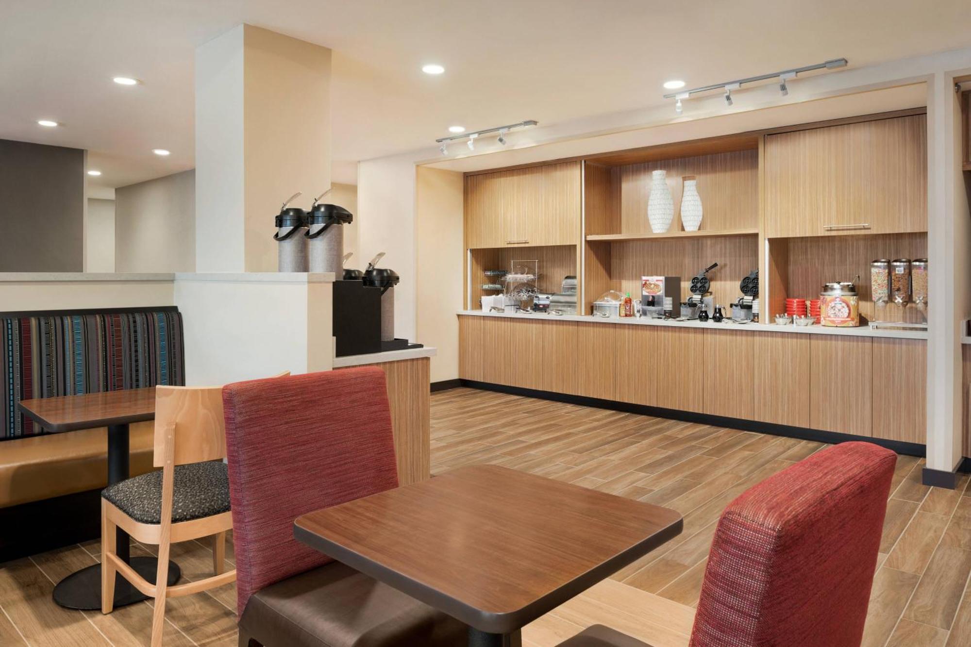 Towneplace Suites By Marriott Dubuque Downtown Exterior foto