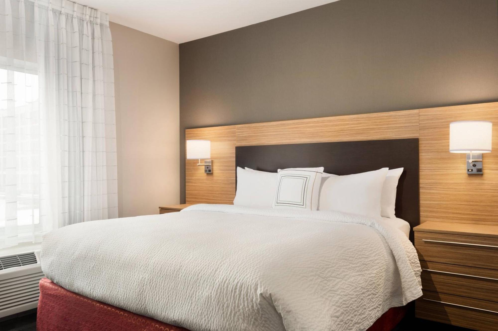 Towneplace Suites By Marriott Dubuque Downtown Exterior foto